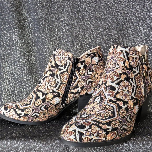 Black Booties Style & Co Masrinaa Tapestry Pattern NWOT....126 - Picture 2 of 7